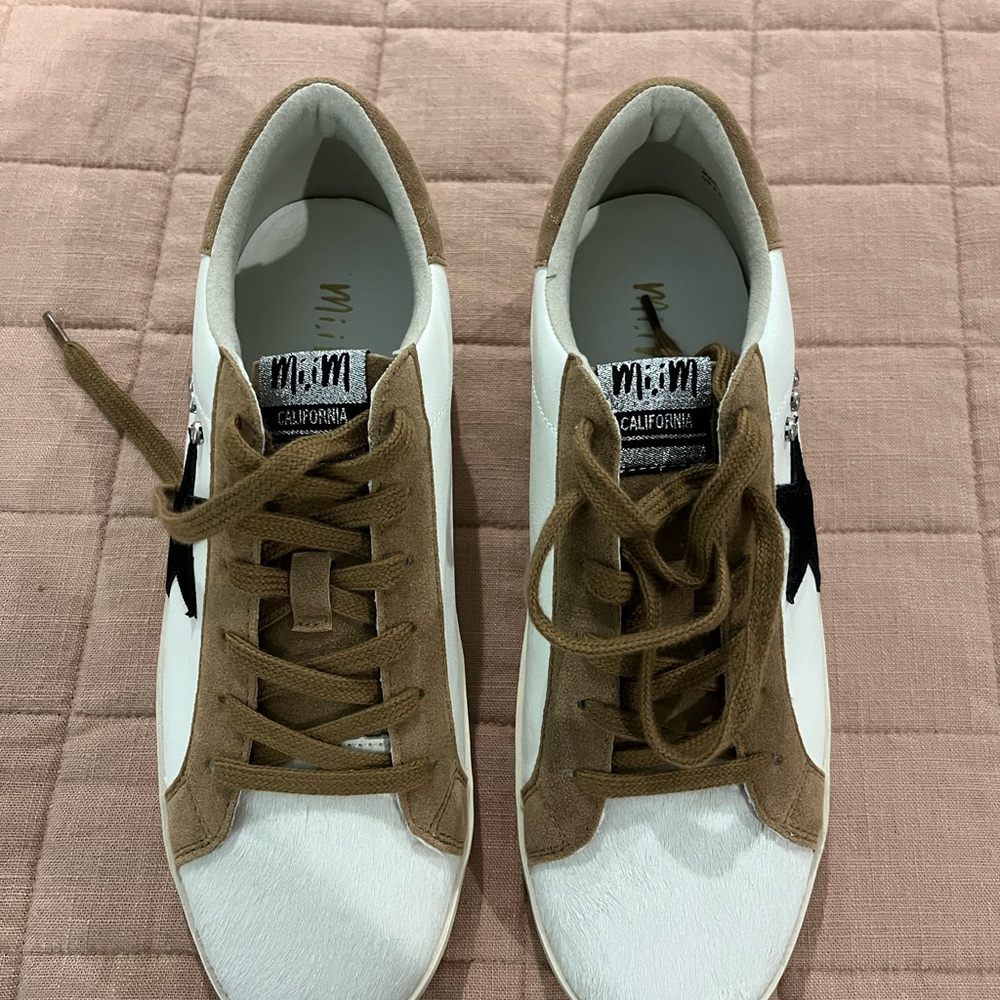 Mi.iM White and Brown Sneakers with Black Star & Hair on toe of shoe - Picture 9 of 10